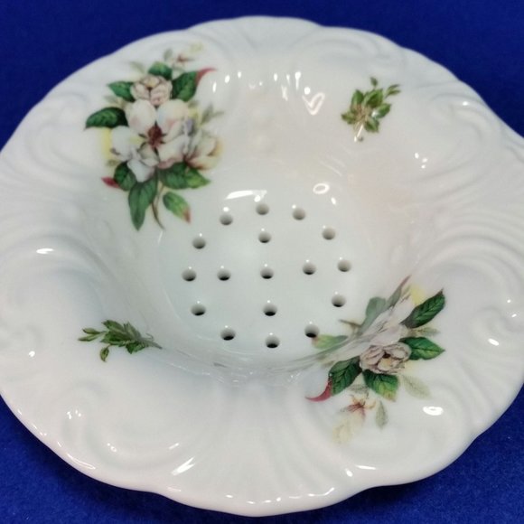 Tea Strainer With Dogwood Flowers and Handle Tea Bag Holder 1950's Pre-Owned - Picture 4 of 10